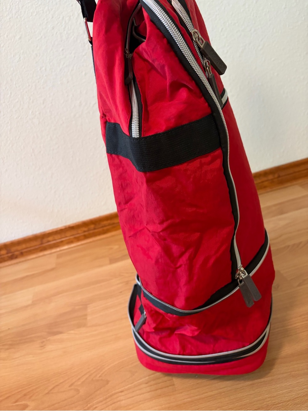 Biaggi Red Rolling Carryon Duffel Bag Zipsack Boost - Picture 7 of 12